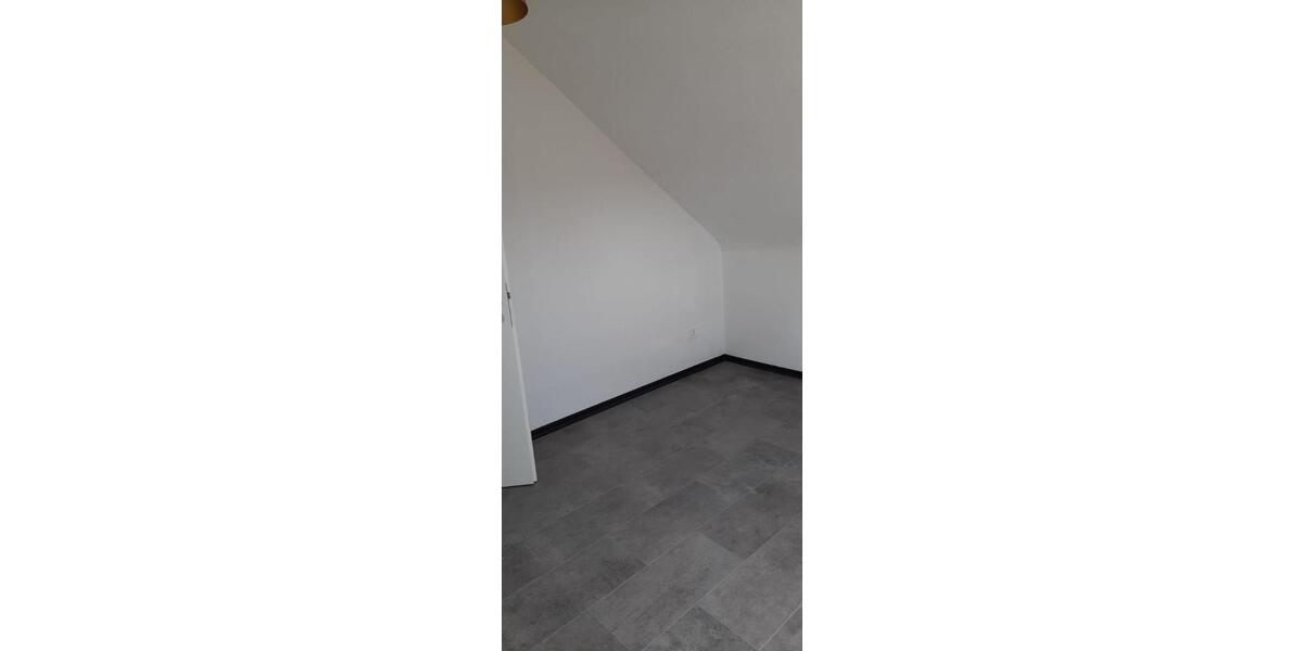 Dachgeschoßwohnung Wallerfangen - 3 Zimmer, 85 m&sup2;, 650&euro; | Angebot:26265706