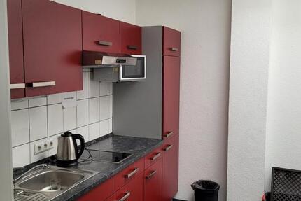 kleines Büro für Anfänger oder Homeoffiece geschädigt zimmer