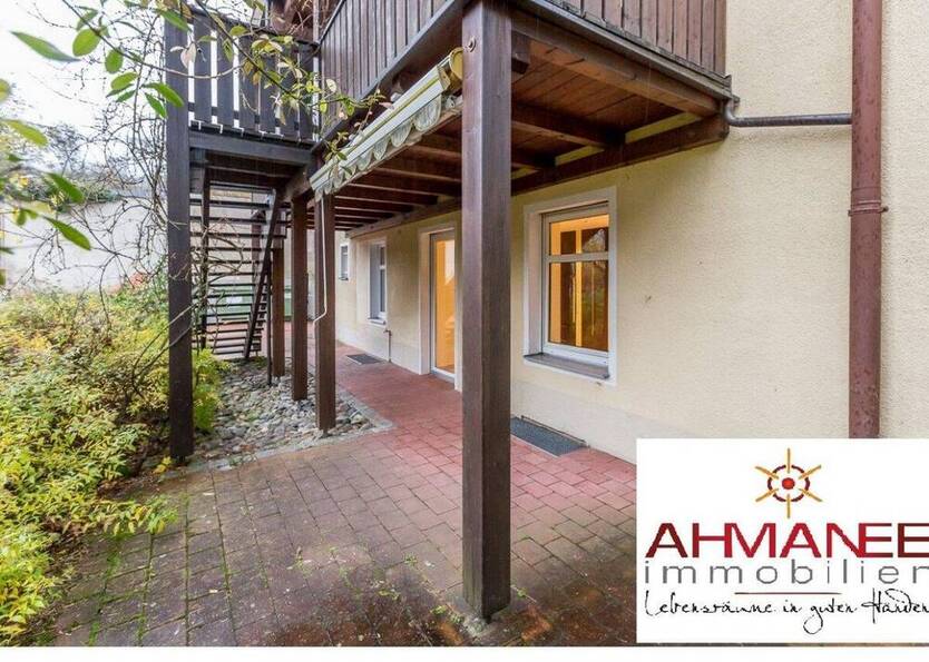 Mehr geht nicht - tolle EG-Wohnung mit EBK, Terrasse, Carport