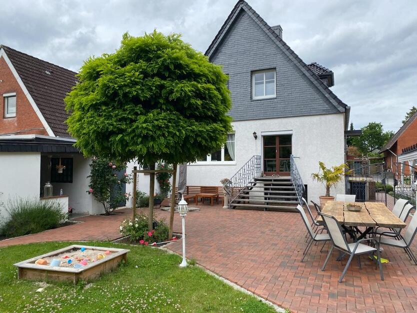 Haus mit kleinem Garten