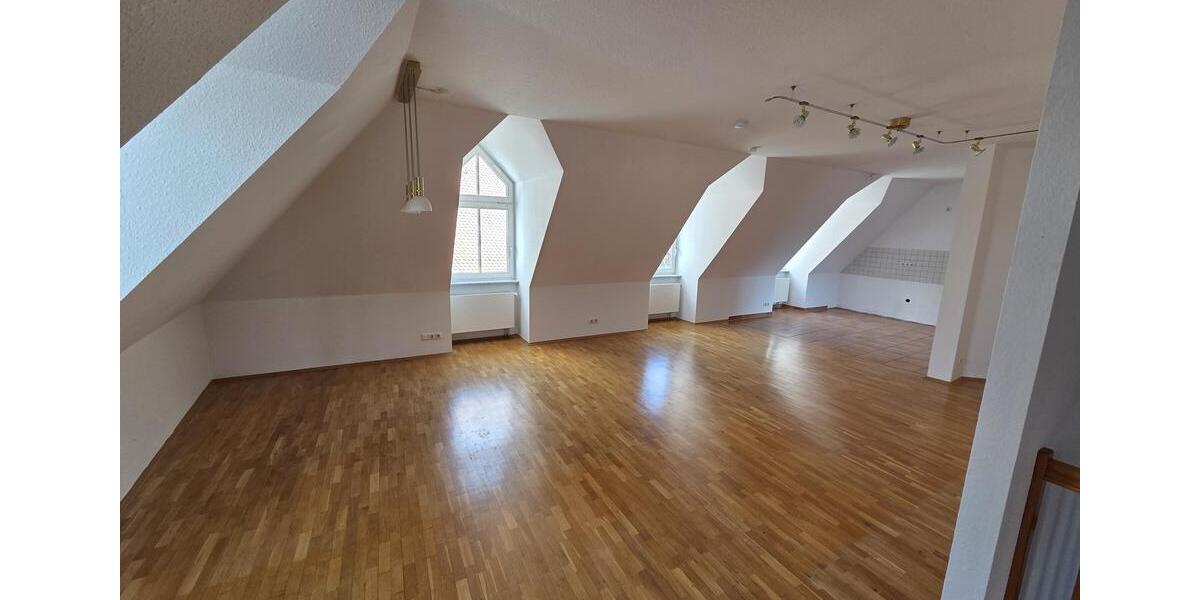 Dachgeschoßwohnung Erfurt - 2 Zimmer, 128 m&sup2;, 1.200&euro; | Angebot:26492734