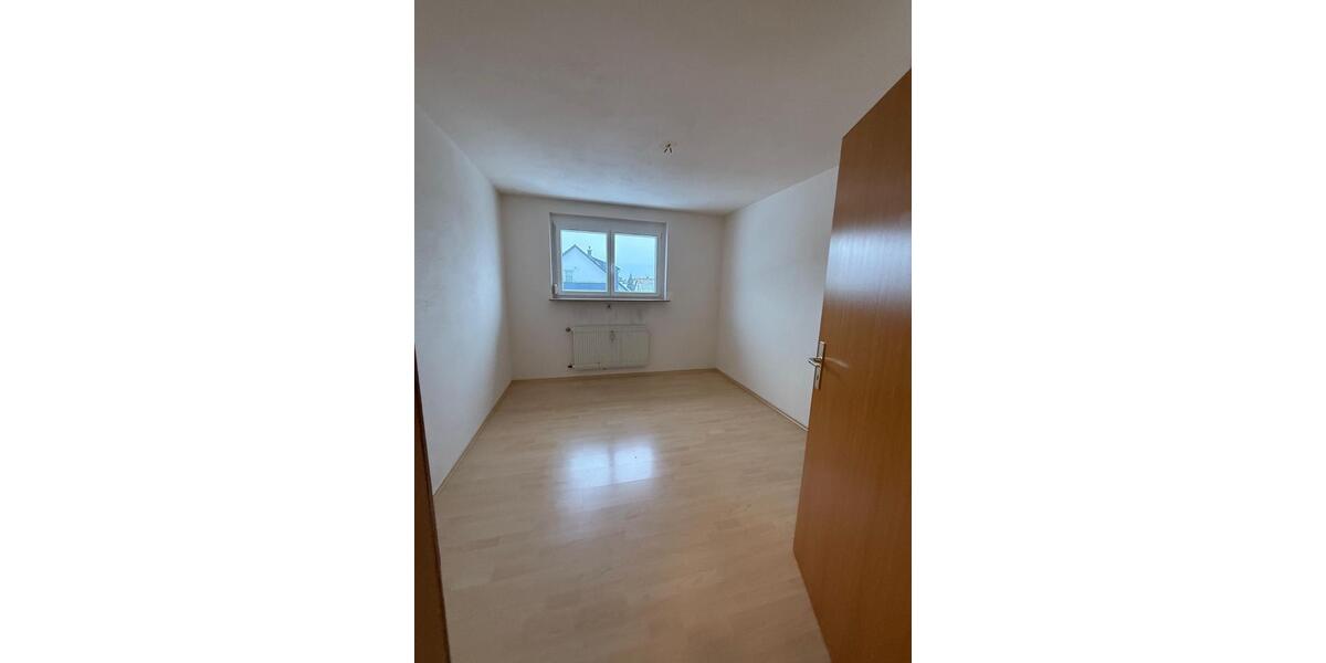 Dachgeschoßwohnung Mötzingen - 3 Zimmer, 70 m&sup2;, 850&euro; | Angebot:26036671