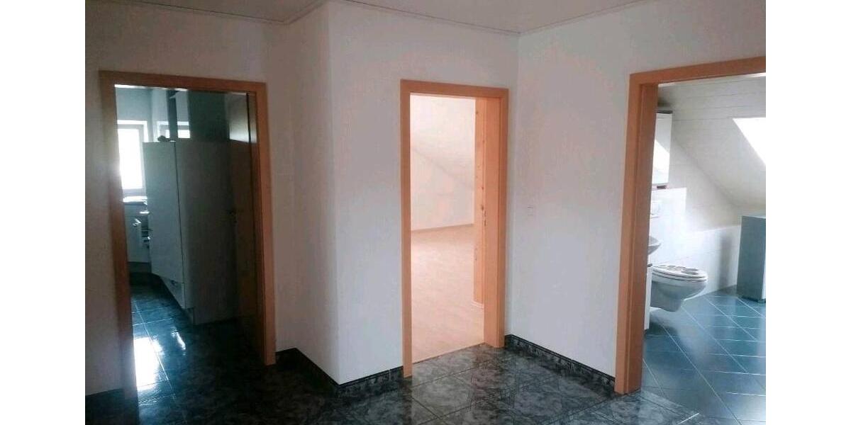 Dachgeschoßwohnung Langgöns - 3 Zimmer, 90 m&sup2;, 1.100&euro; | Angebot:26614041
