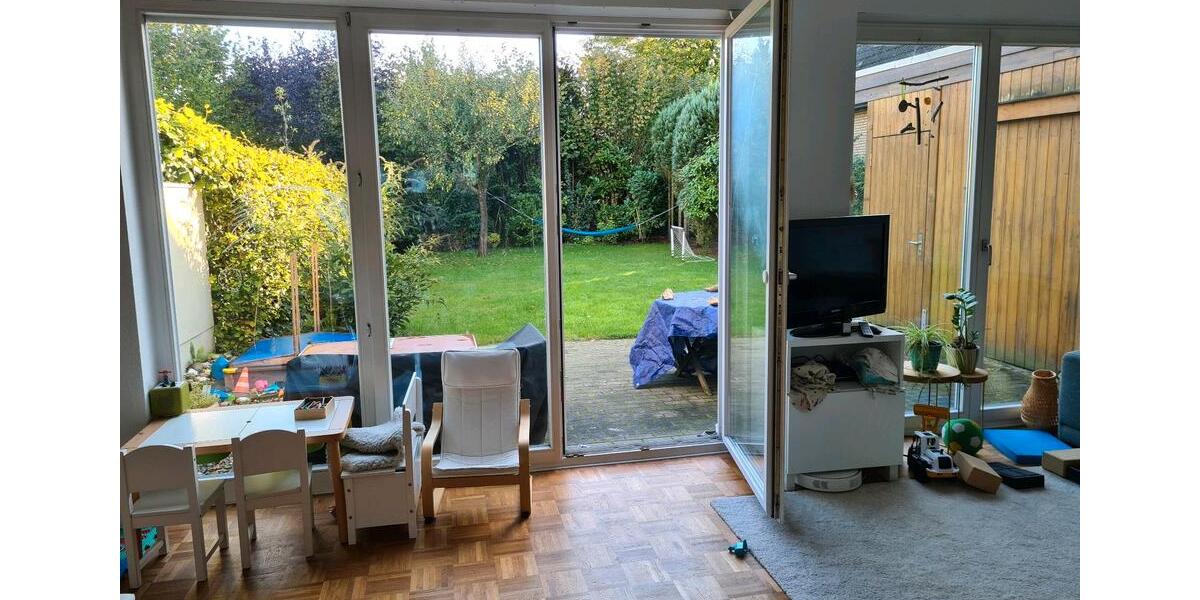 DHH zur Zwischenmiete April bis Mitte August im Düsbergviertel 6 zimmer