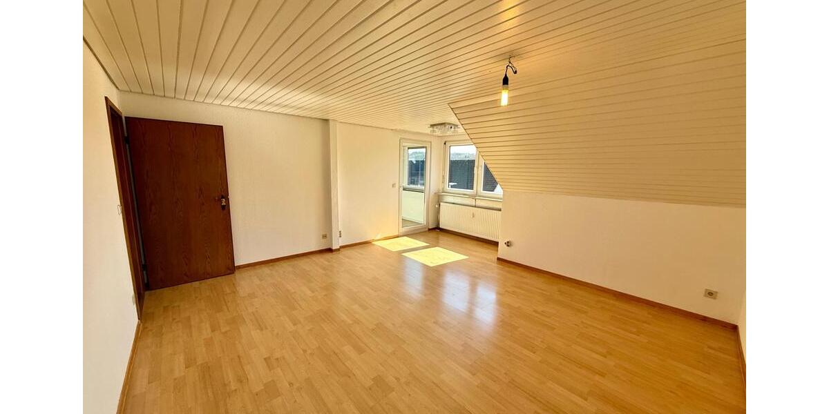 Dachgeschoßwohnung Langensendelbach - 3 Zimmer, 77 m&sup2;, 750&euro; | Angebot:26025723