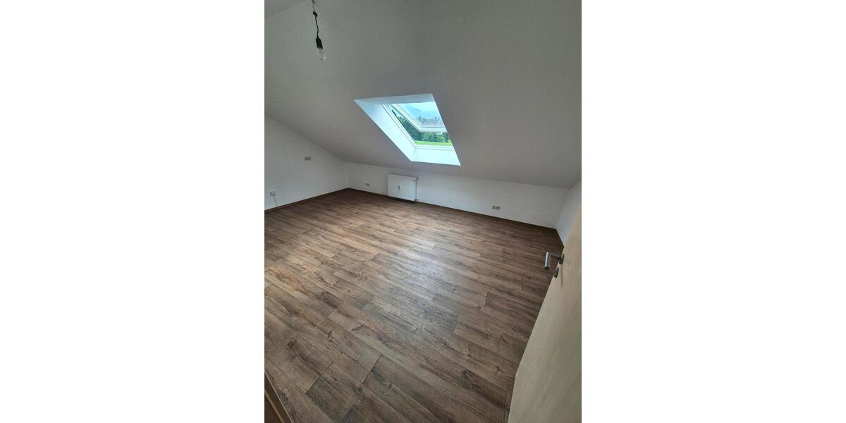 Dachgeschoßwohnung Plößberg - 4 Zimmer, 85 m&sup2;, 650&euro; | Angebot:26226853
