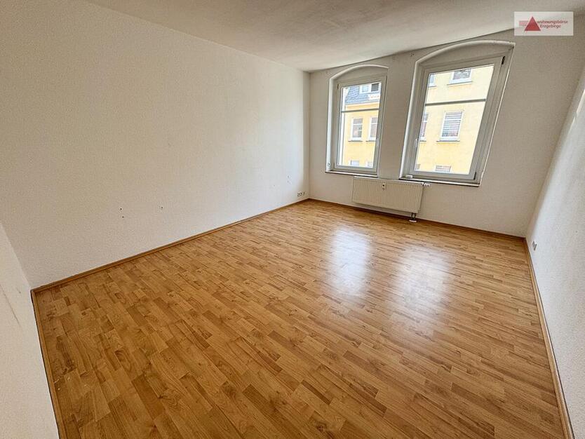Schicke 2-Raum-Wohnung mit Balkon & Einbauküche in ruhiger, aber zentraler Lage von Aue