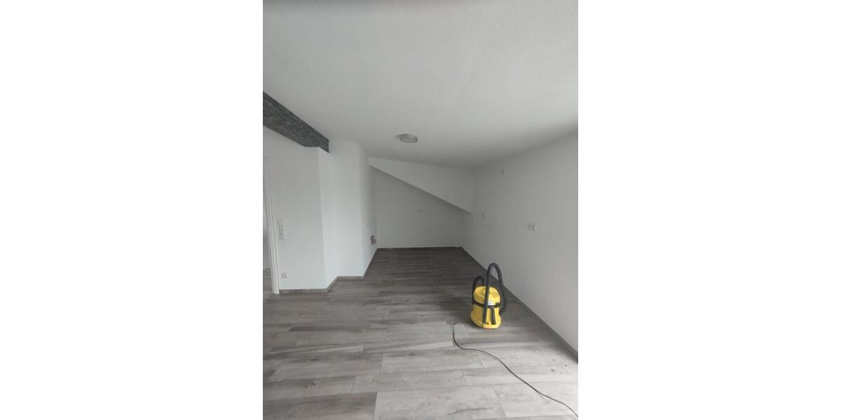 Dachgeschoßwohnung Eislingen (Fils) - 3 Zimmer, 100 m&sup2;, 1.000&euro; | Angebot:26167382