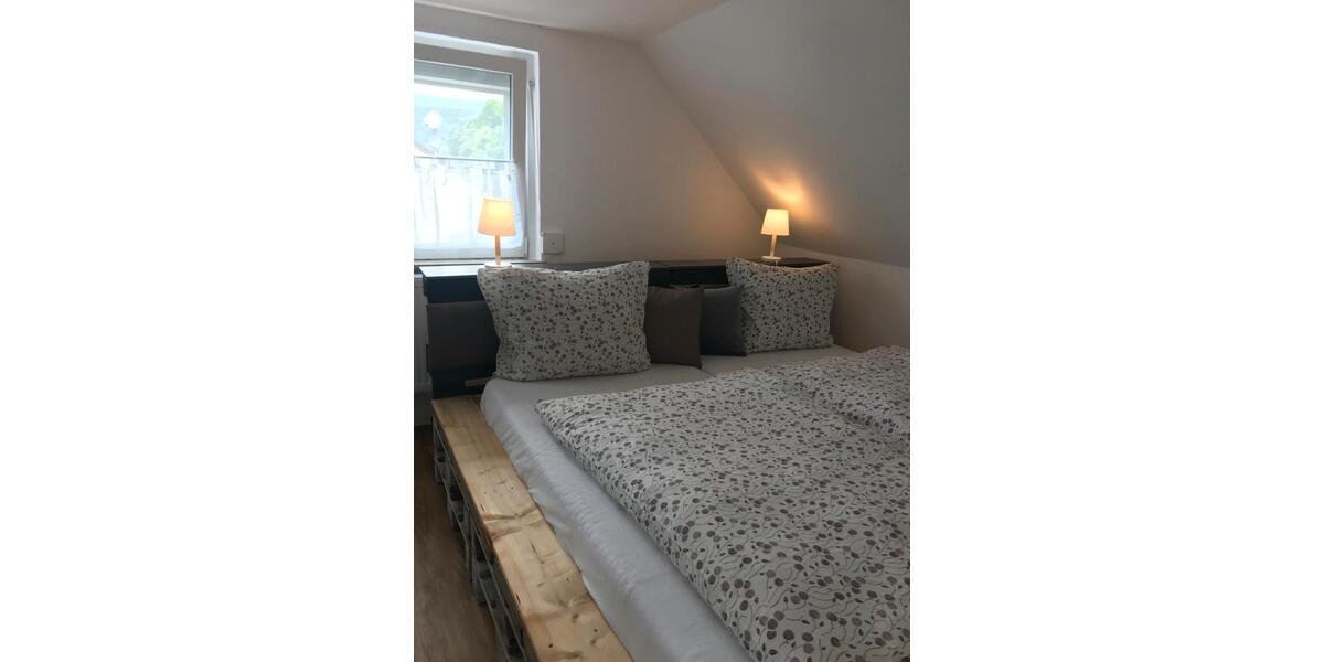 Dachgeschoßwohnung Eichenbühl - 3 Zimmer, 65 m&sup2;, 3&euro; | Angebot:26272756