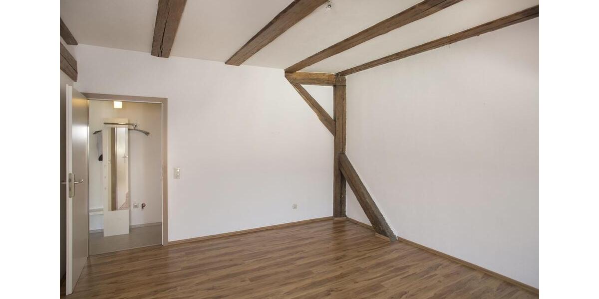 Dachgeschoßwohnung Hof Altstadt - 3 Zimmer, 100 m&sup2;, 650&euro; | Angebot:24570141