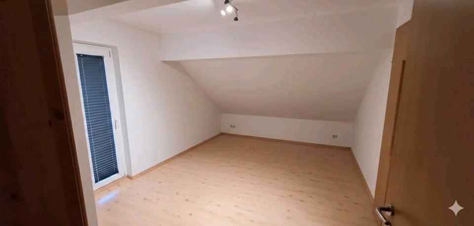 Etagenwohnung Warstein - 4 Zimmer, 90 m&sup2;, 590&euro; | Angebot:25645302