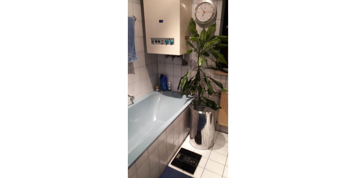 Zimmer m. Balkon, Stellplatz u. Mitbenutzung von Küche, Bad, WC 1 zimmer