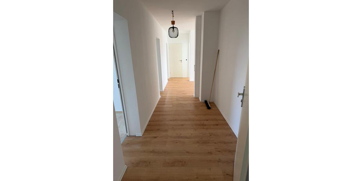 Etagenwohnung Steinbach (Taunus) - 4 Zimmer, 94 m&sup2;, 1.450&euro; | Angebot:25875044