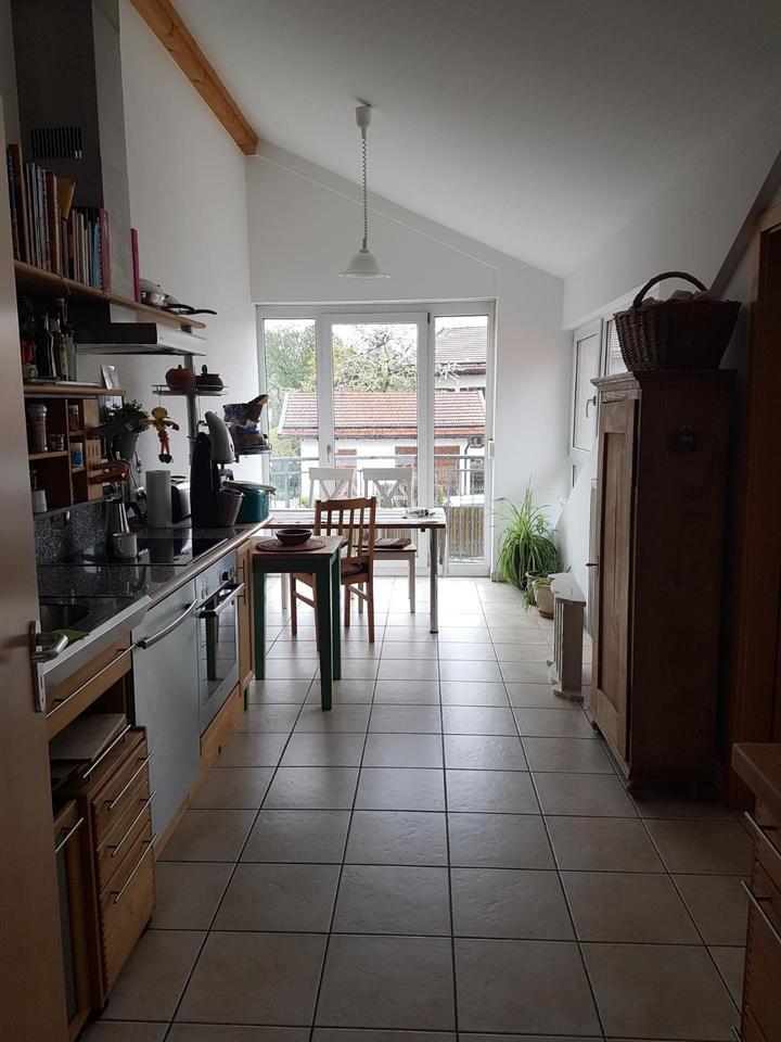 2-Zimmer-Dachgeschoßwohnung in EBE mit Balkon und TG