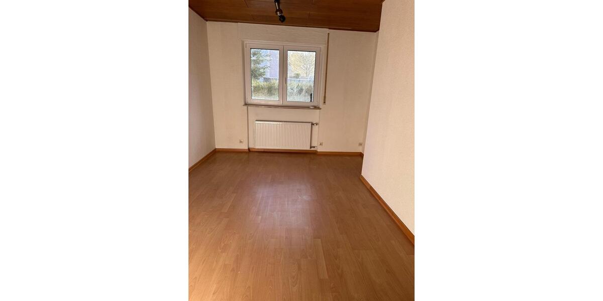 Erdgeschoßwohnung Uhingen - 4 Zimmer, 120 m&sup2;, 1.600&euro; | Angebot:25988250