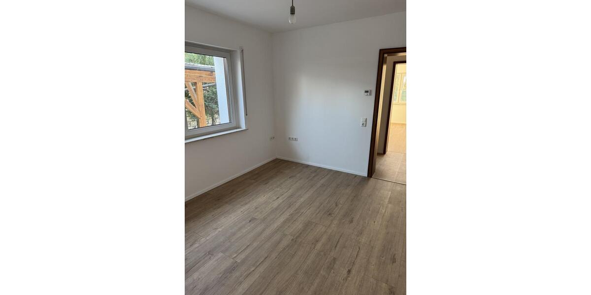 Erdgeschoßwohnung Schwebheim - 5 Zimmer, 107 m&sup2;, 1.350&euro; | Angebot:26039166