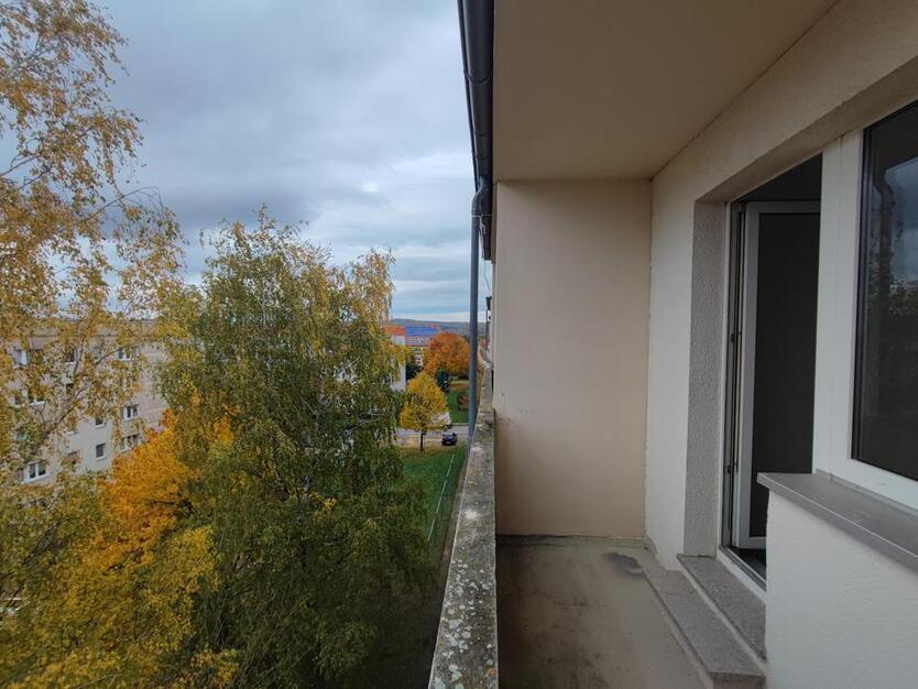 Helle SingleWohnung mit Balkon!
