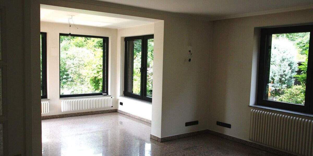 Zentral und grün gelegen in Ratingen Lintorf. Ideal für kleine Familie oder Berufspendler 5 zimmer