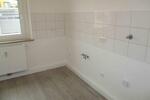 Renovierte 3 - Zimmer Wohnung mit Balkon in modernisierter Wohnanlage!