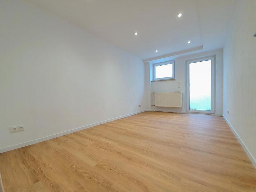 Freundliche 3-Zimmer-Wohnung mit EBK und Terrasse im Ahorntal