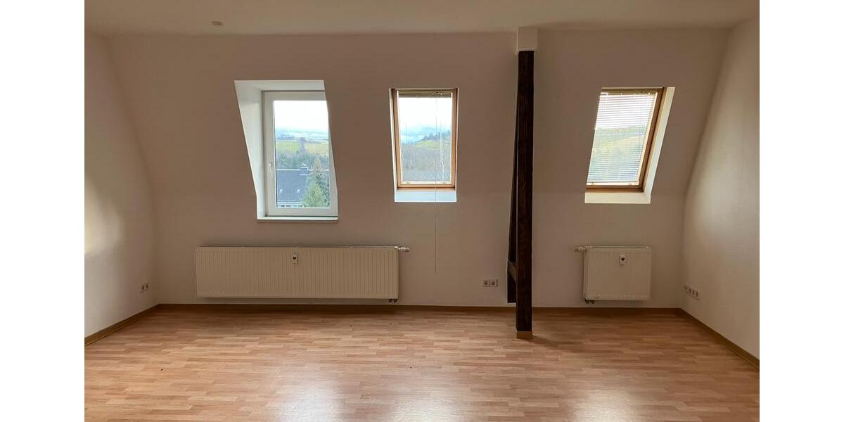 Dachgeschoßwohnung Zschopau - 3 Zimmer, 74 m&sup2;, 530&euro; | Angebot:24979003
