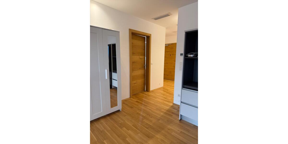 Dachgeschoßwohnung Straubing - 2 Zimmer, 92 m&sup2;, 1.100&euro; | Angebot:24748856