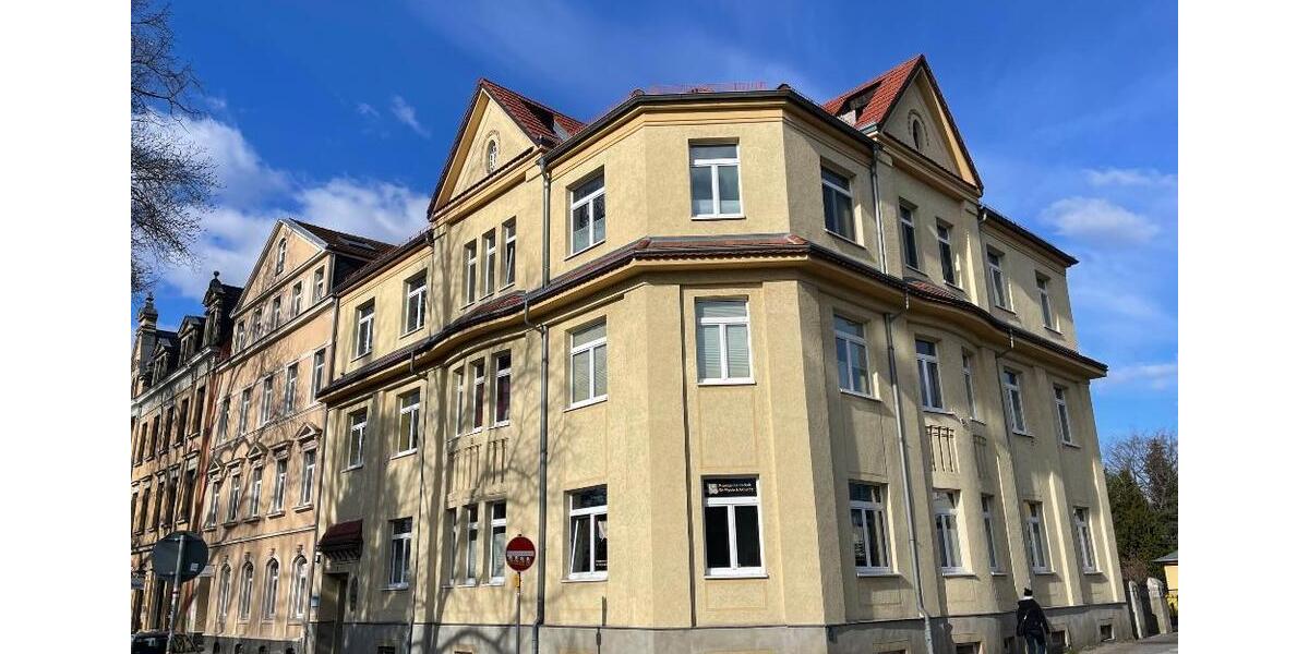 Gemütliche Dachwohnung mit Balkon & kleiner Dachterrasse, separater Küche und Badewanne 3 zimmer