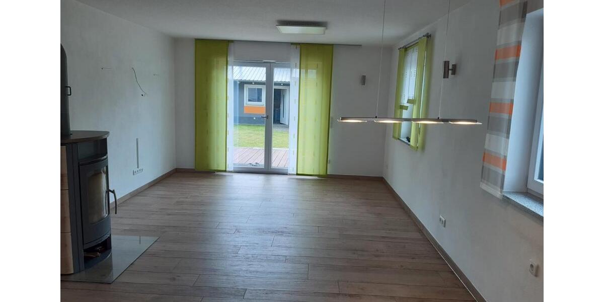 Doppelhaushälfte Eschenbach in der Oberpfalz - 14 Zimmer, 123 m&sup2;, 1.900&euro; | Angebot:26503618