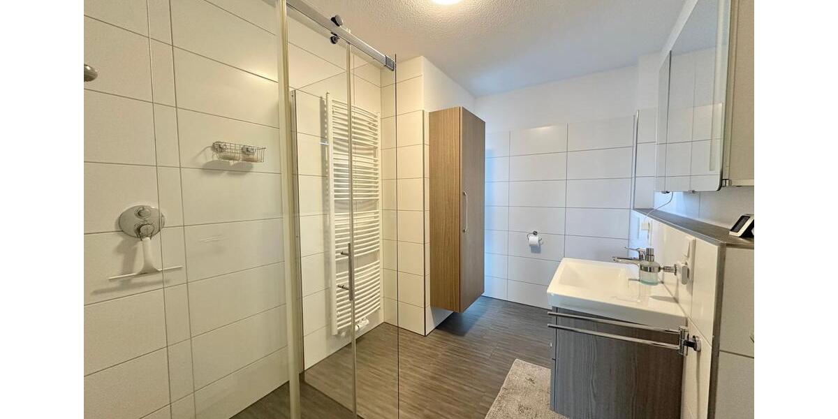 Dachgeschoßwohnung Bad Zwischenahn - 3 Zimmer, 109 m&sup2;, 1.250&euro; | Angebot:24682467