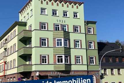 3-Raum Wohnung mit Balkon und neuer Einbauküche -WG geeignet