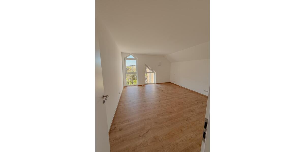 Dachgeschoßwohnung Euskirchen - 3 Zimmer, 131 m&sup2;, 1.598&euro; | Angebot:26618141