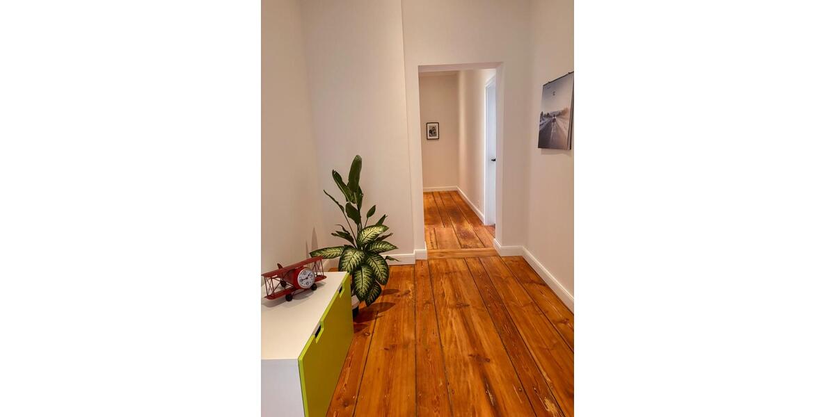 Erdgeschoßwohnung Neustrelitz - 5 Zimmer, 139 m&sup2;, 1.390&euro; | Angebot:25539781