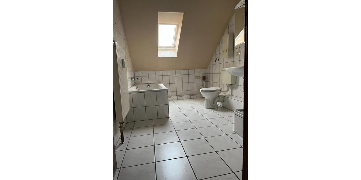 Dachgeschoßwohnung Werdohl - 3 Zimmer, 69 m&sup2;, 500&euro; | Angebot:24687380