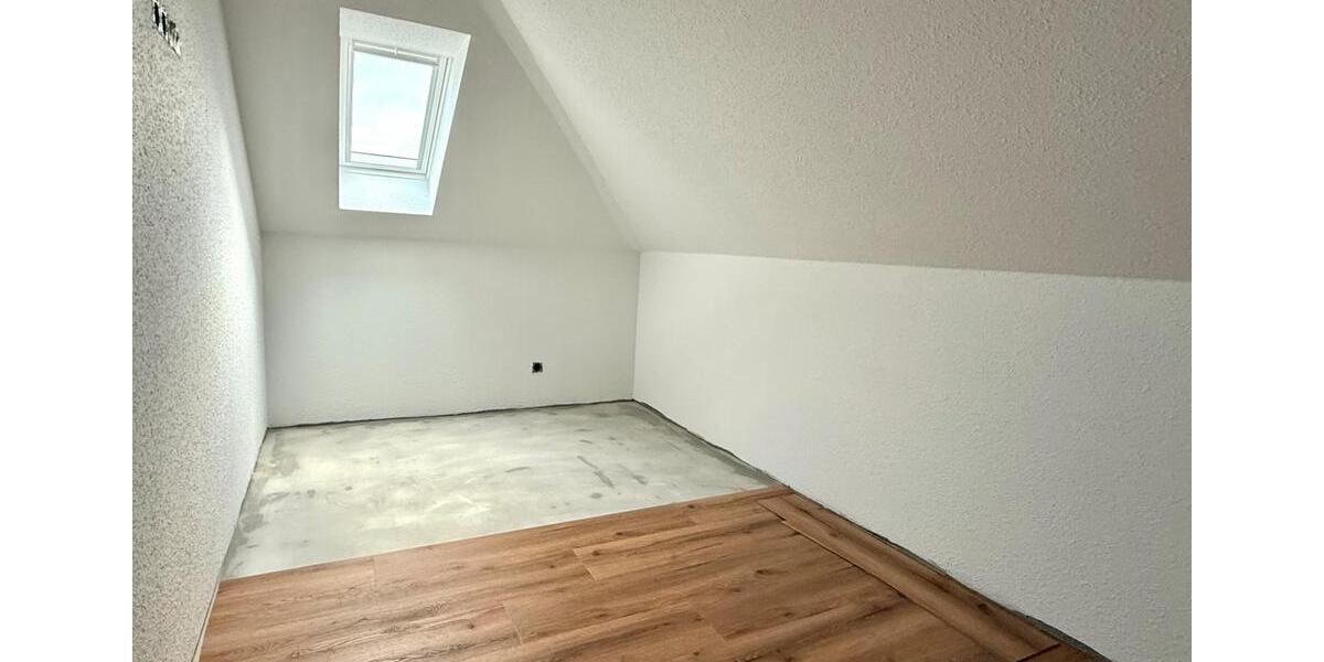 Dachgeschoßwohnung Rhede (Ems) - 3 Zimmer, 75 m&sup2;, 700&euro; | Angebot:24654675