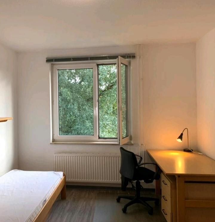 Studentenwohnheim-Zimmer(12 qm, möbelliert) vom 1.11 bis 1.2.26 zimmer
