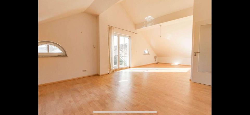 Dachgeschoßwohnung Wolfratshausen - 4 Zimmer, 92 m&sup2;, 1.500&euro; | Angebot:25217102