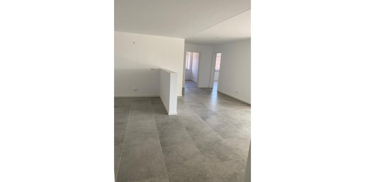 Etagenwohnung Bernburg (Saale) - 4.5 Zimmer, 127 m&sup2;, 1.143&euro; | Angebot:26367184