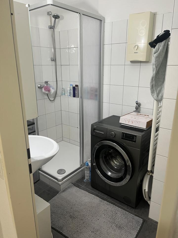 Helle 2 Zimmerwohnung mit Balkon zimmer