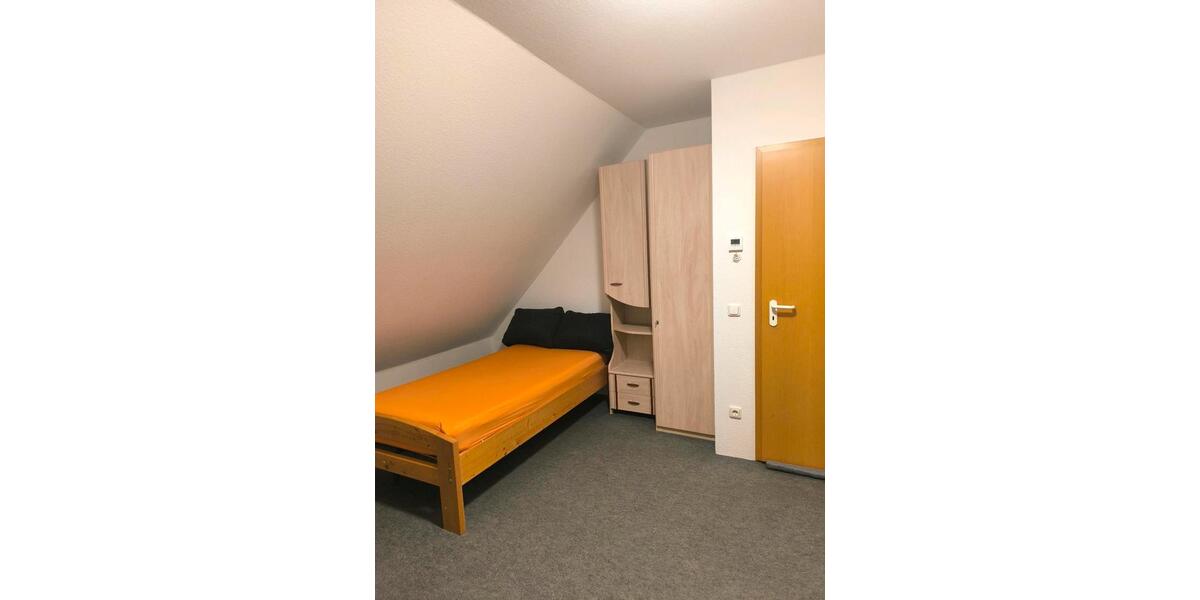 1 NR Zimmer in 4 er WG für Anruferinen 1 zimmer
