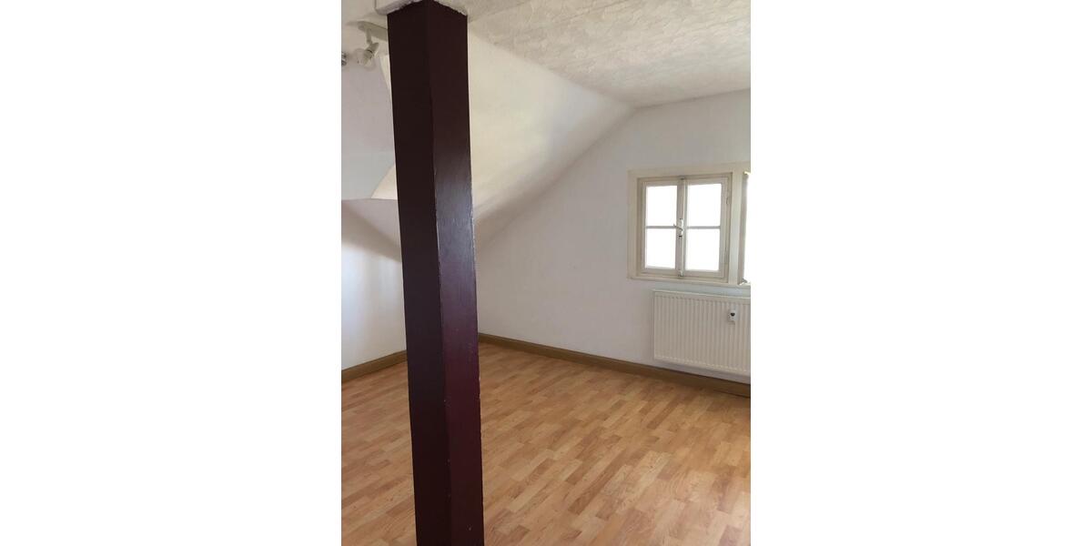 Dachgeschoßwohnung Deggendorf - 3.5 Zimmer, 95 m&sup2;, 815&euro; | Angebot:26381488