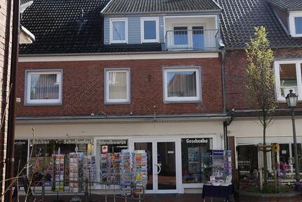 Dachgeschoßwohnung mit EBK, kl. Balkon und Garage in Wittmund (Fußgängerzone)