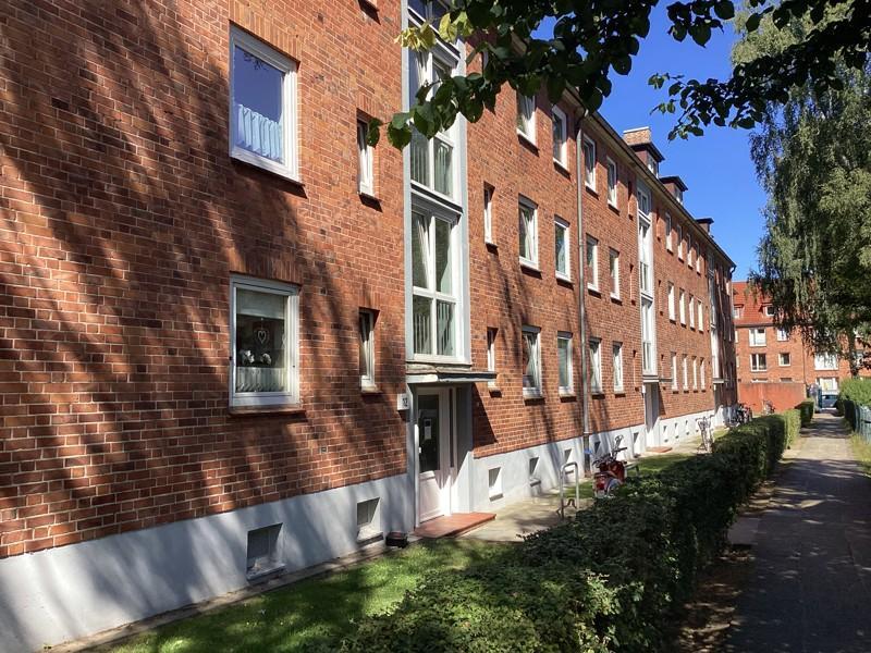 Auf gute Nachbarschaft: top sanierte 2,5-Zimmer-Wohnung mit Balkon, sofort anmietbar!
