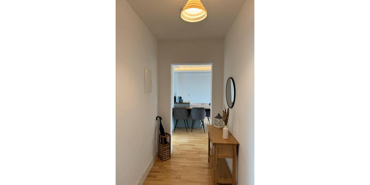 Dachgeschoßwohnung Ludwigshafen am Rhein - 2.5 Zimmer, 50 m&sup2;, 1.500&euro; | Angebot:24352309