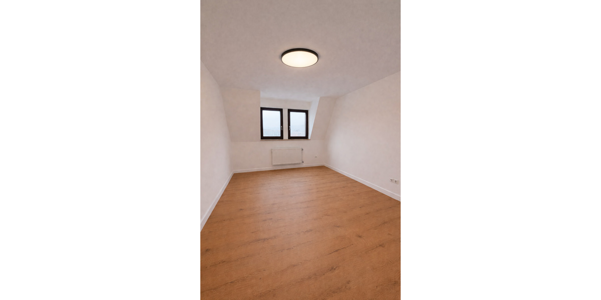 Dachgeschoßwohnung Ansbach - 3 Zimmer, 90 m&sup2;, 900&euro; | Angebot:24561694