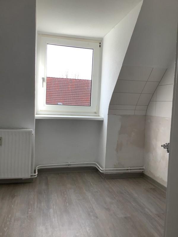Kleine 3-Zi.-Whg. mit neuem Bad und neuem Boden in Nonnenbruch, ab August! zimmer