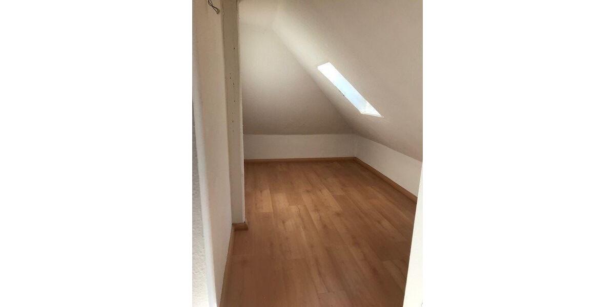 Dachgeschoßwohnung Merseburg - 3 Zimmer, 85 m&sup2;, 508&euro; | Angebot:25898922