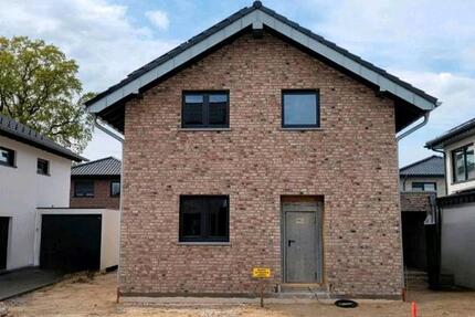 Haus Heinsberg - 4 Zimmer, 125 m&sup2;, 1.500&euro; | Angebot:26254378