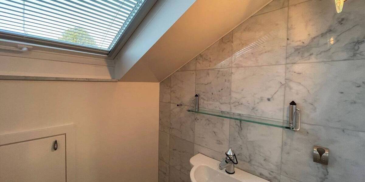 Exklusive Dachgeschosswohnung in ruhiger Lage 2 zimmer