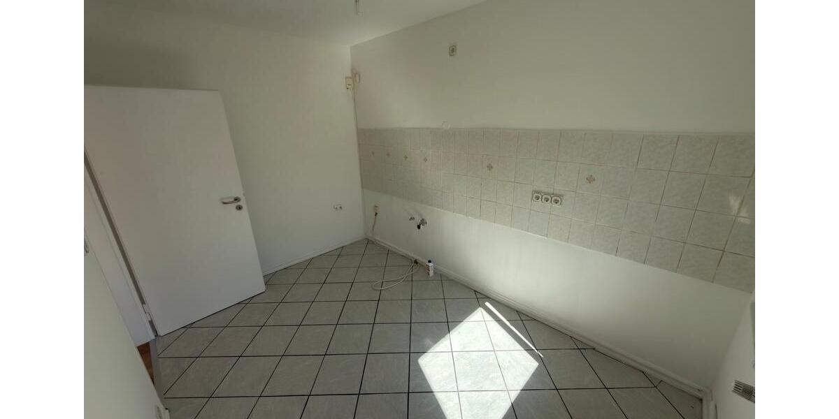 Etagenwohnung Wiesbaden Biebrich - 2 Zimmer, 47 m&sup2;, 990&euro; | Angebot:26325843