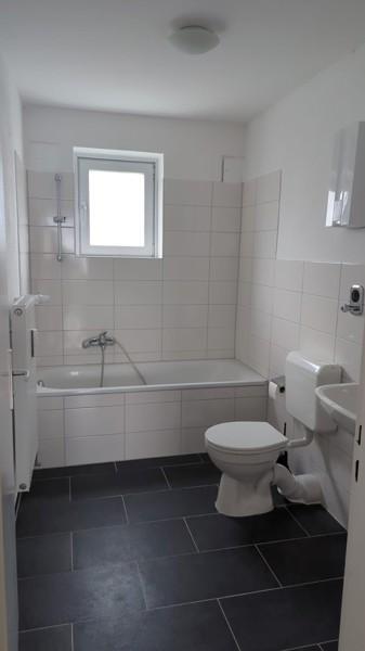 2. OG 3 Zimmer mit Balkon ab sofort zimmer